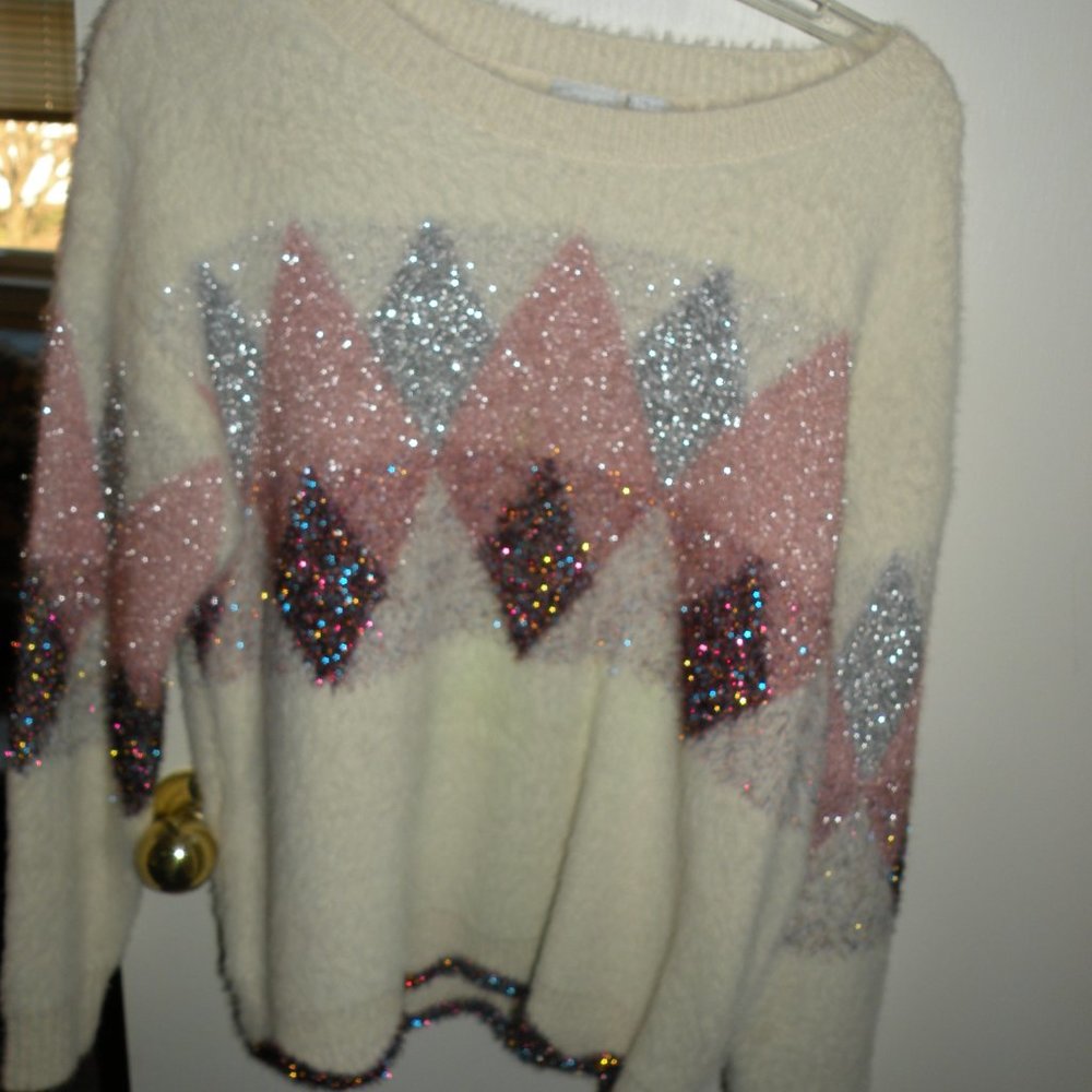 OC OFF WHITE SWEATER W/FLASHY DESIGN PINKS SILVER  M